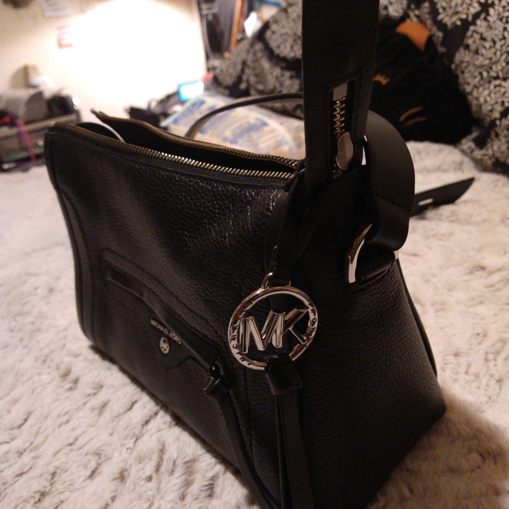 MICHAEL KORS BLACK LEATHER HANDBAG
